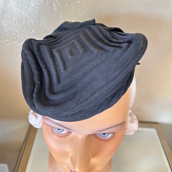 BEGUILING 1930s\'  TOPSTITCHED BLACK FABRIC TILT HAT WITH WIDE BOW/STREAMERS main image 4